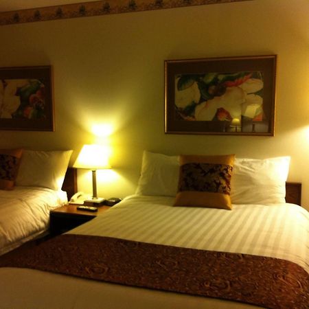 Redwood Motor Inn Брандон Экстерьер фото