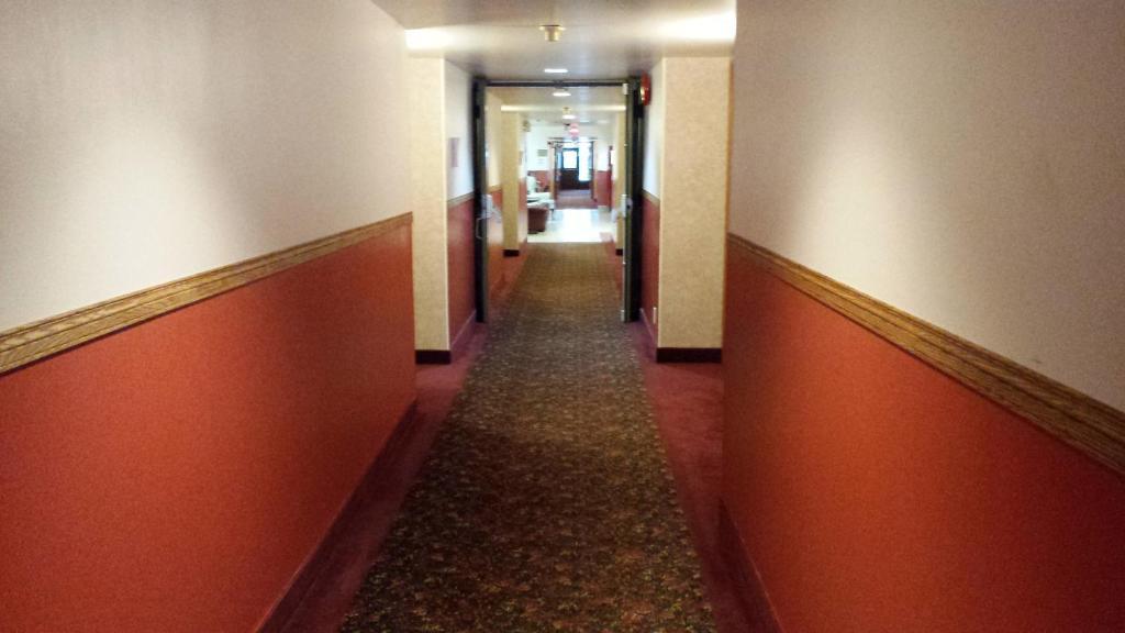 Redwood Motor Inn Брандон Экстерьер фото