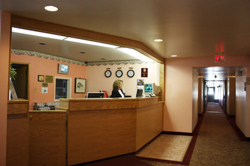Redwood Motor Inn Брандон Экстерьер фото